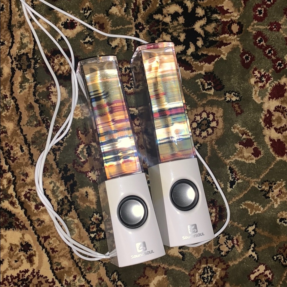 Water speaker for laptop
